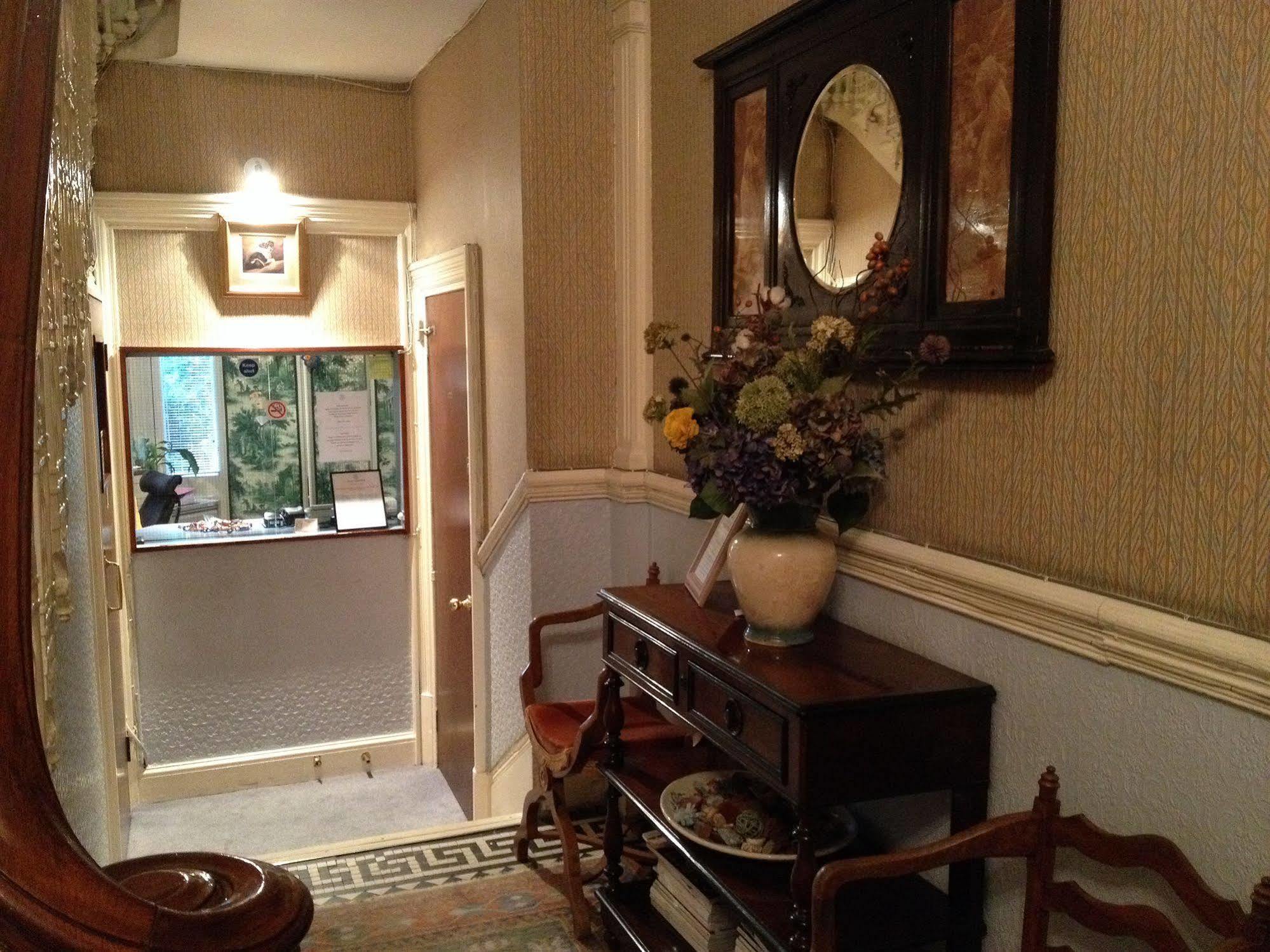Merlyn Court Hotel London Eksteriør bilde